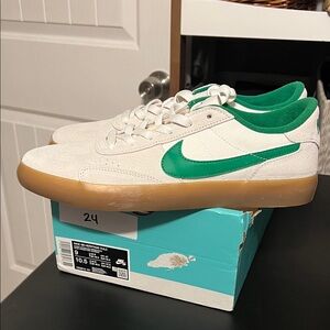 Nike Men's White and Green Sneakers with Gum Sole